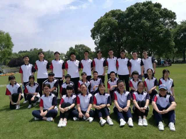定制校服團(tuán)體照
